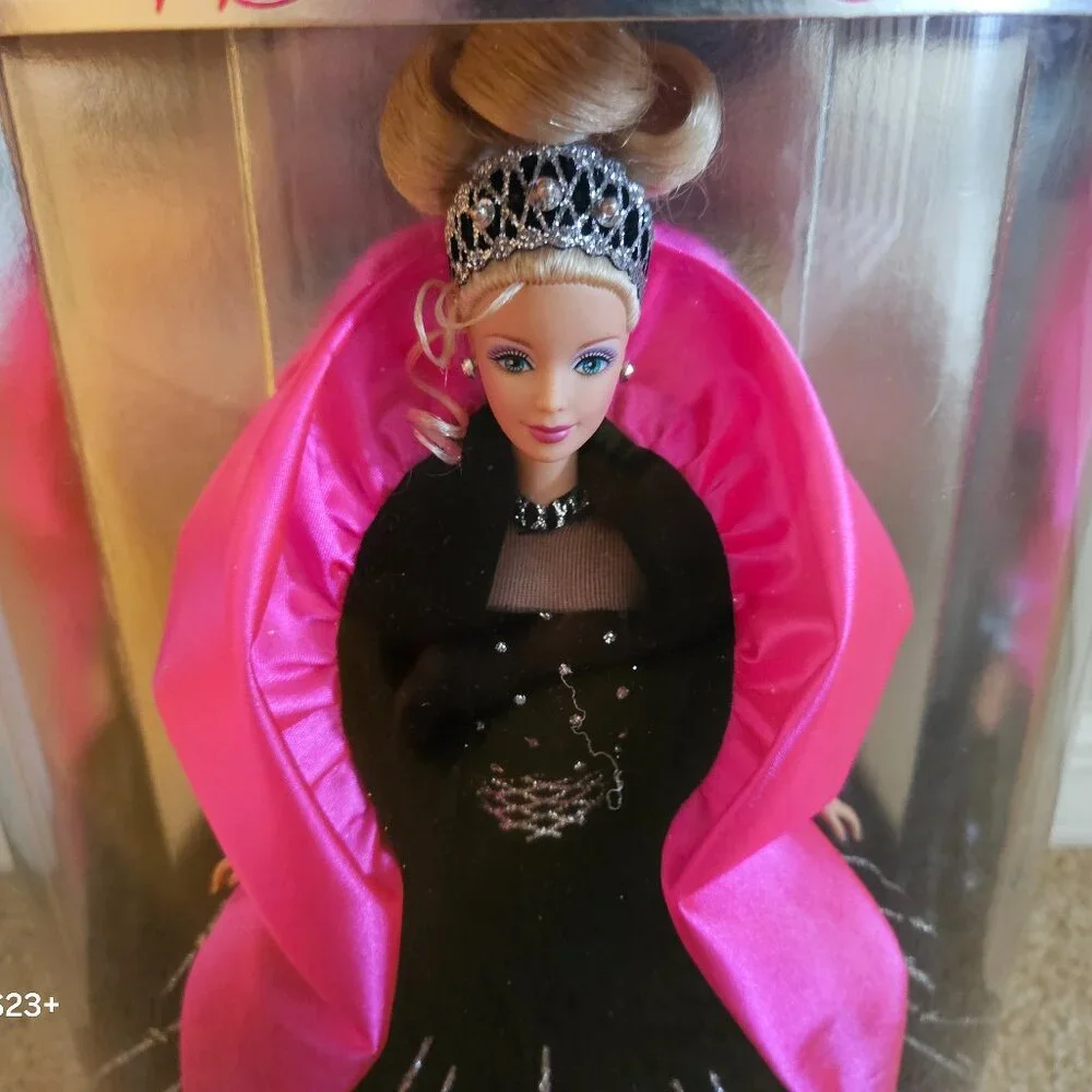 RARE NRFB MATTEL 1998 HAPPY HOLIDAYS SPECIAL EDITION CHRISTMAS BARBIE DOLL 20200